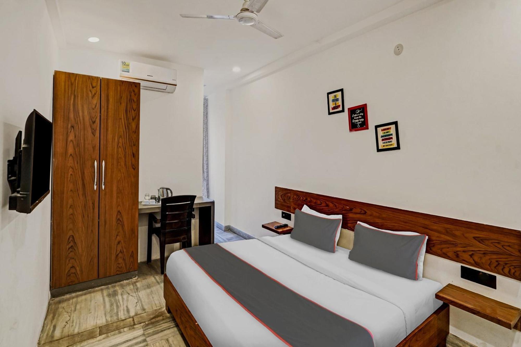 Hotel Super Collection O Amar 4*