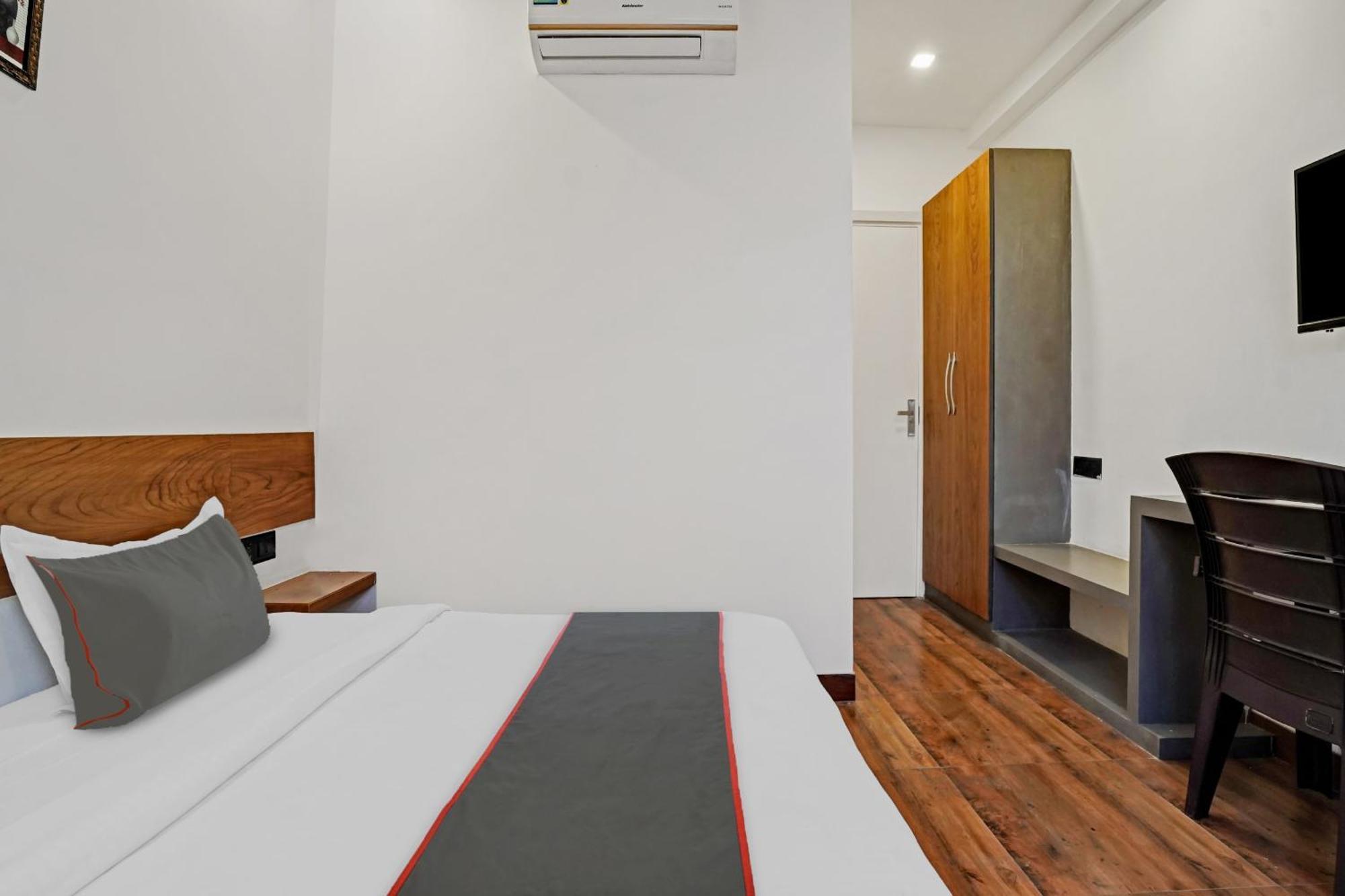 Hotel Super Collection O Amar New Delhi